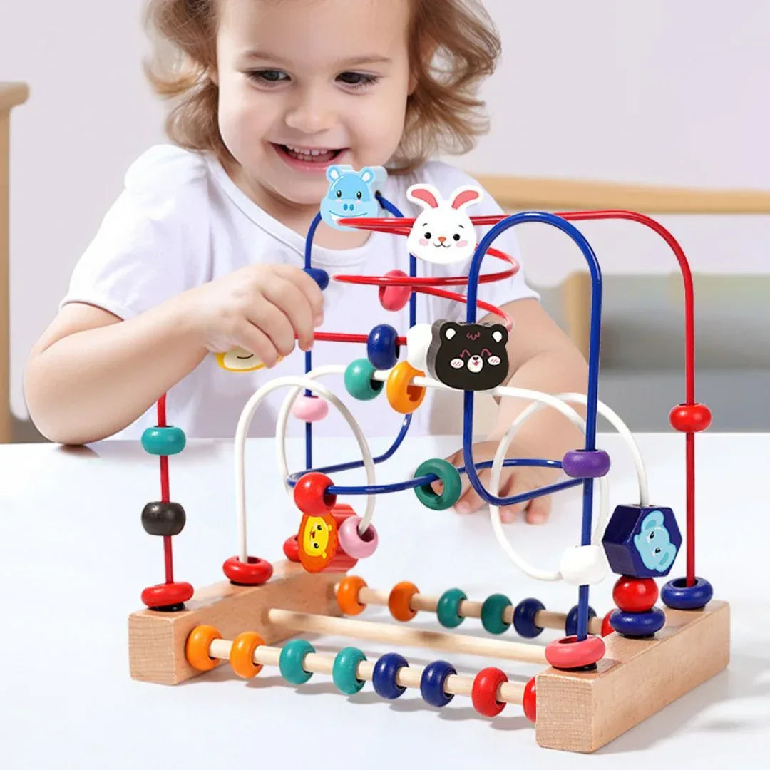 Labirint Montessori din lemn cu mărgele și forme 3D – Animale și