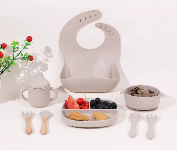 Set de hranire pentru bebelusi din silicon, 10 piese, crem